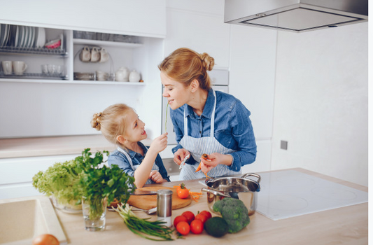 bambini in cucina