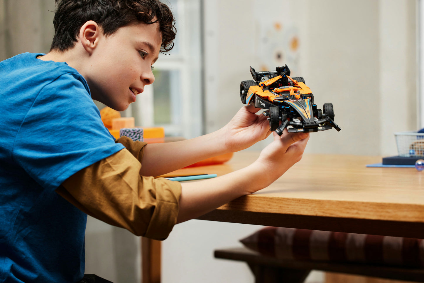 Lego - NEOM McLaren Formula E Race Car 42169