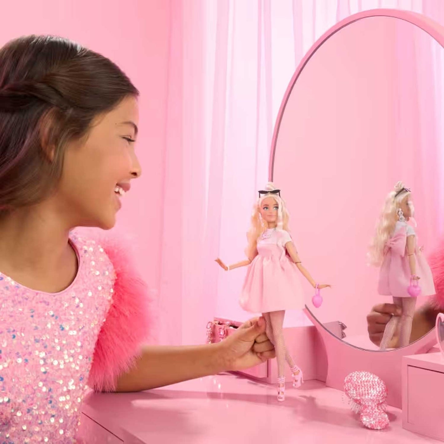 Mattel - Barbie Fashionista Deluxe Bow HYV27