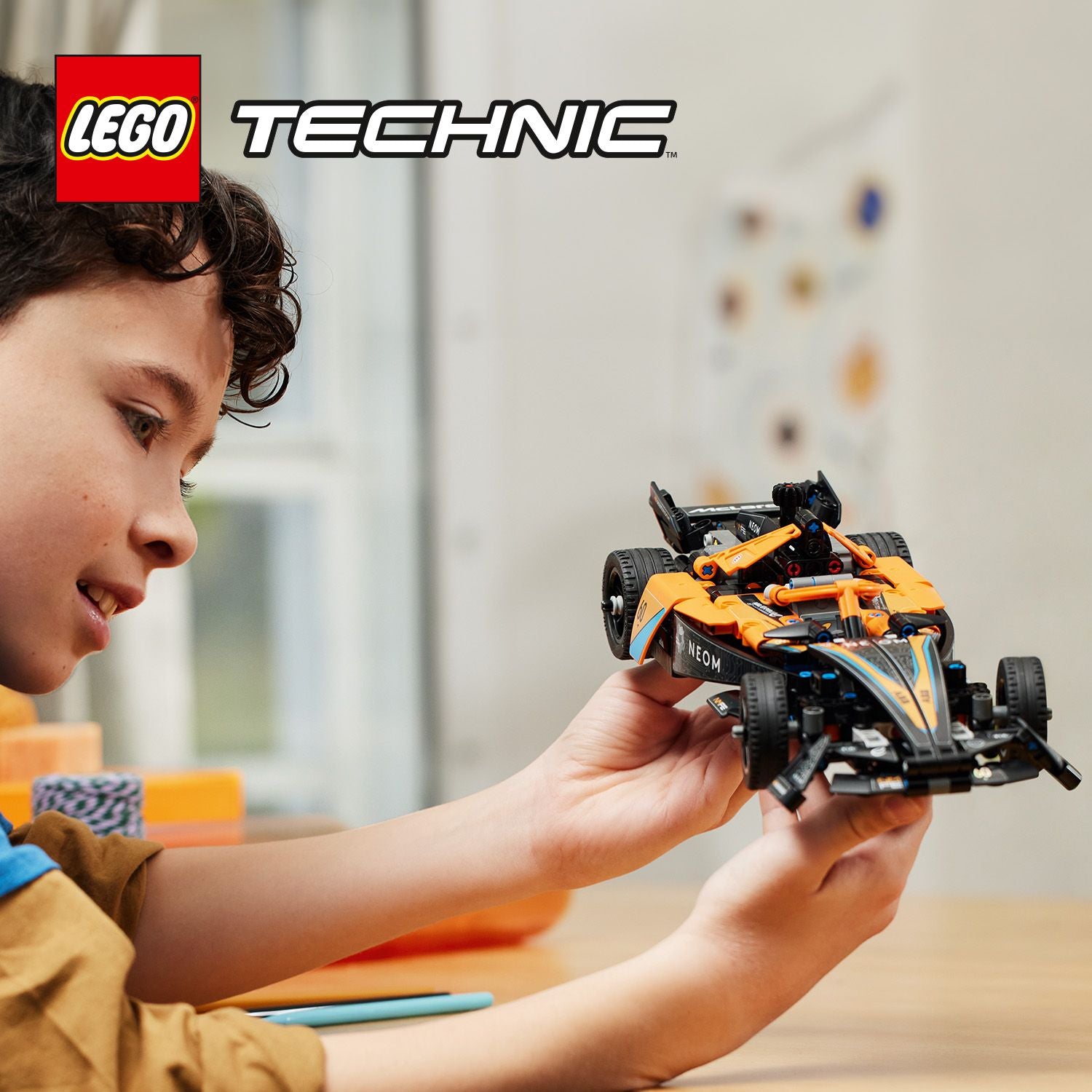 LEGO - NEOM McLaren Formula E Race Car 42169