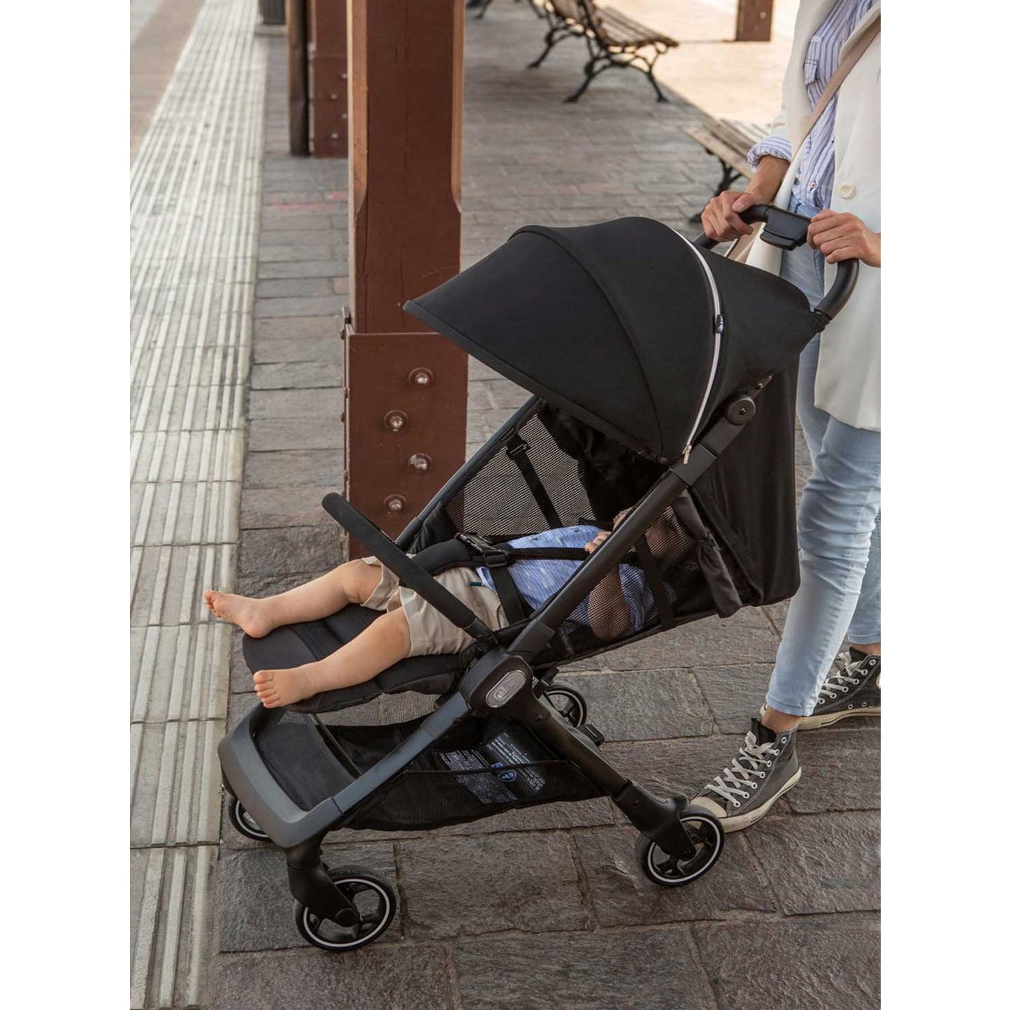 Chicco - Ultra-compact stroller We