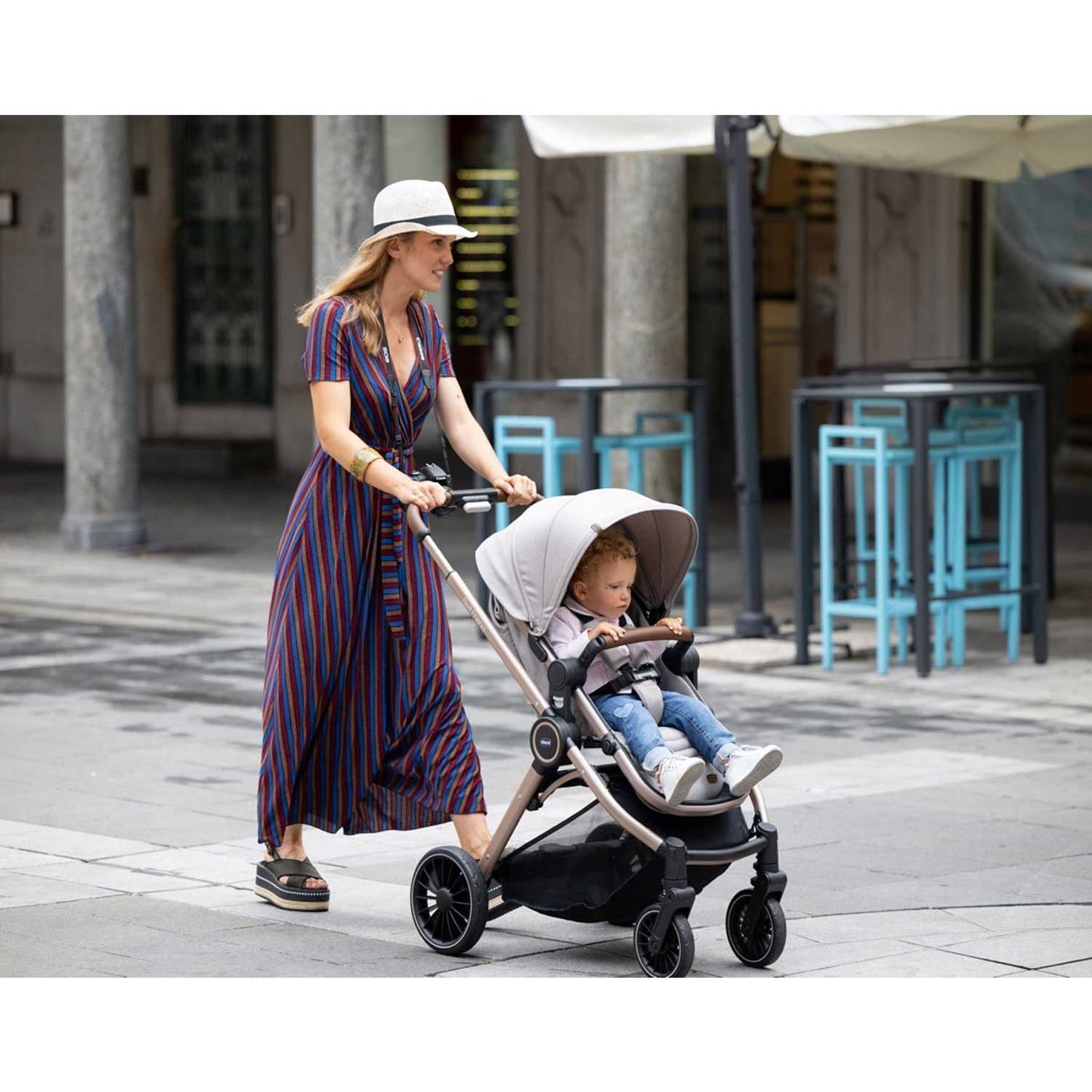 Chicco - Trio Best Friend Pro Light Con Nuovo S.A. Kori I-Size Essential Black + Omaggio Valigetta "Kit Mamma 2023"