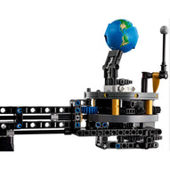 LEGO - Technic Pianeta Terra E Luna In Orbita 42179