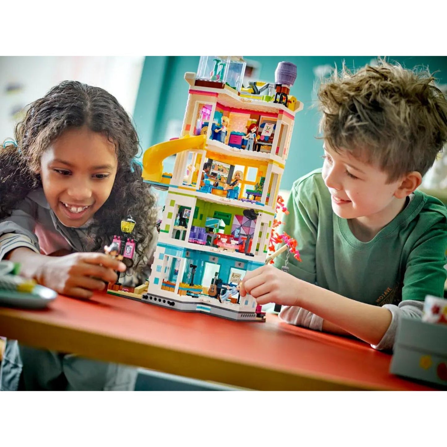 Lego - Friends Centro comunitario di Heartlake City 41748