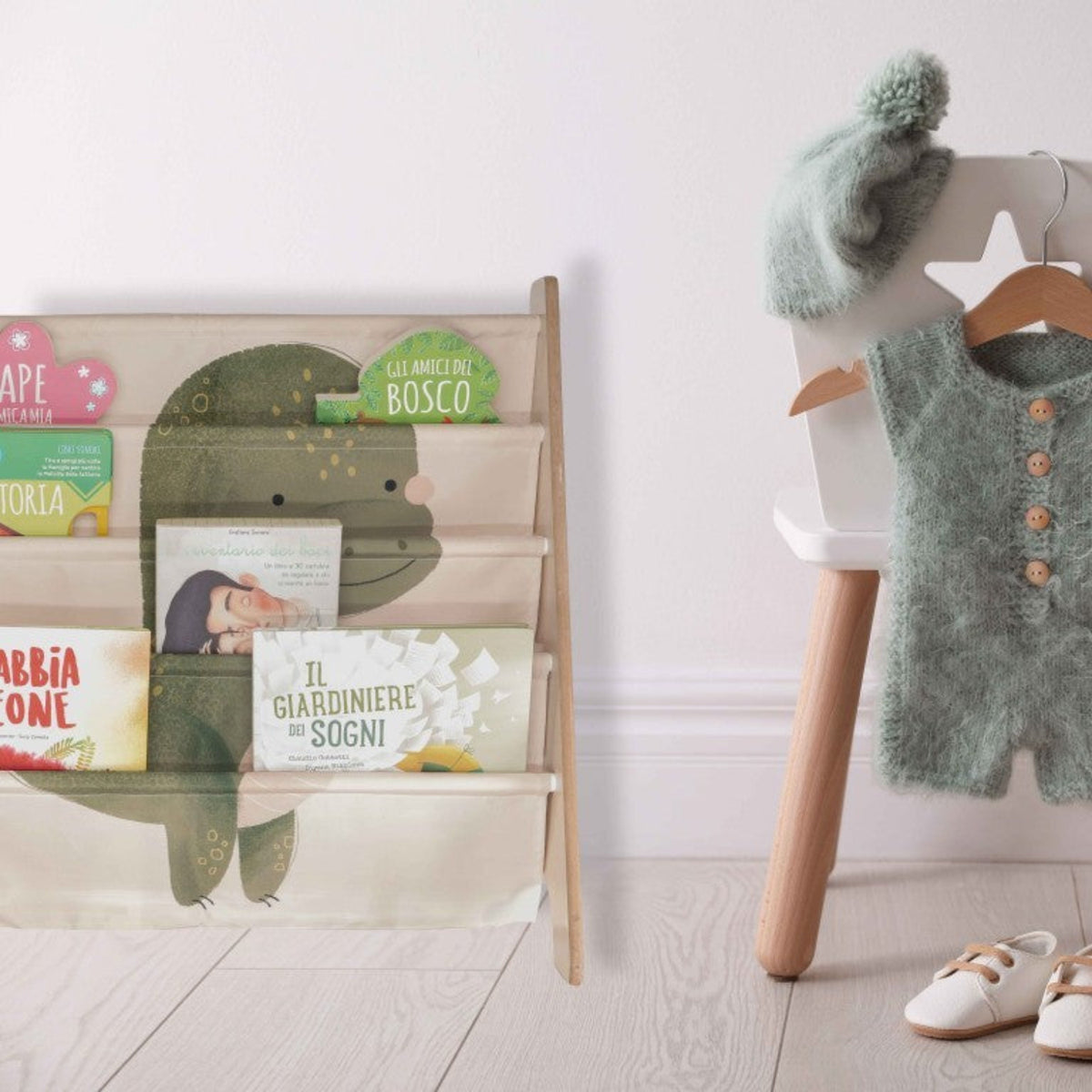 Sassi - Montessori Book Rack
