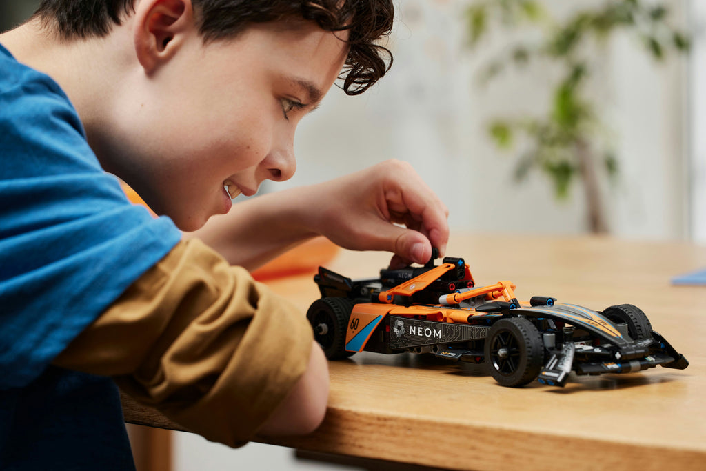 LEGO - NEOM McLaren Formula E Race Car 42169