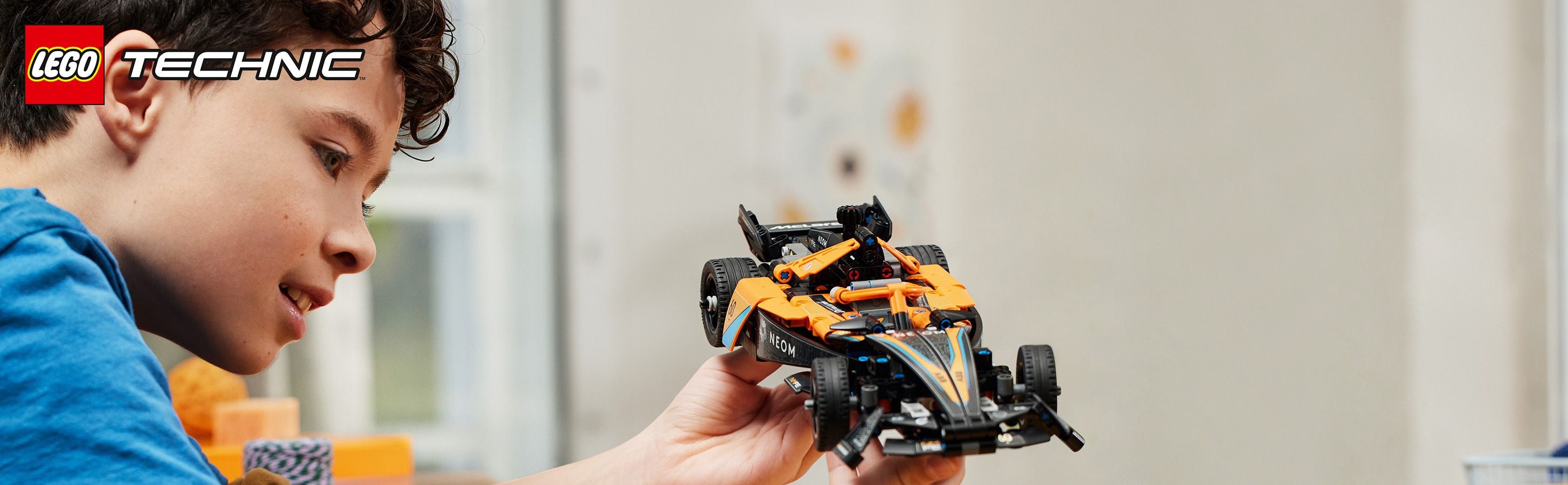 LEGO - NEOM McLaren Formula E Race Car 42169